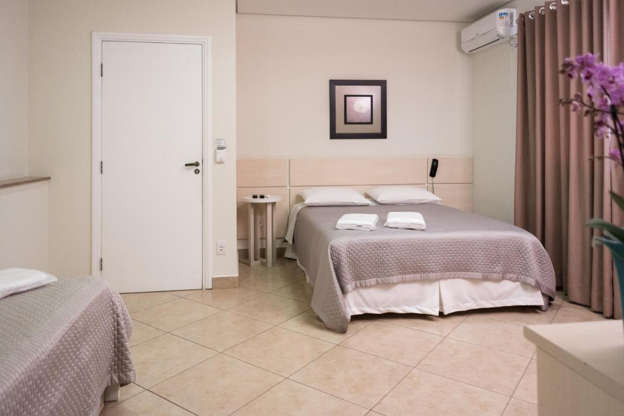 Holambra Garden Hotel Extérieur photo A room at the hotel