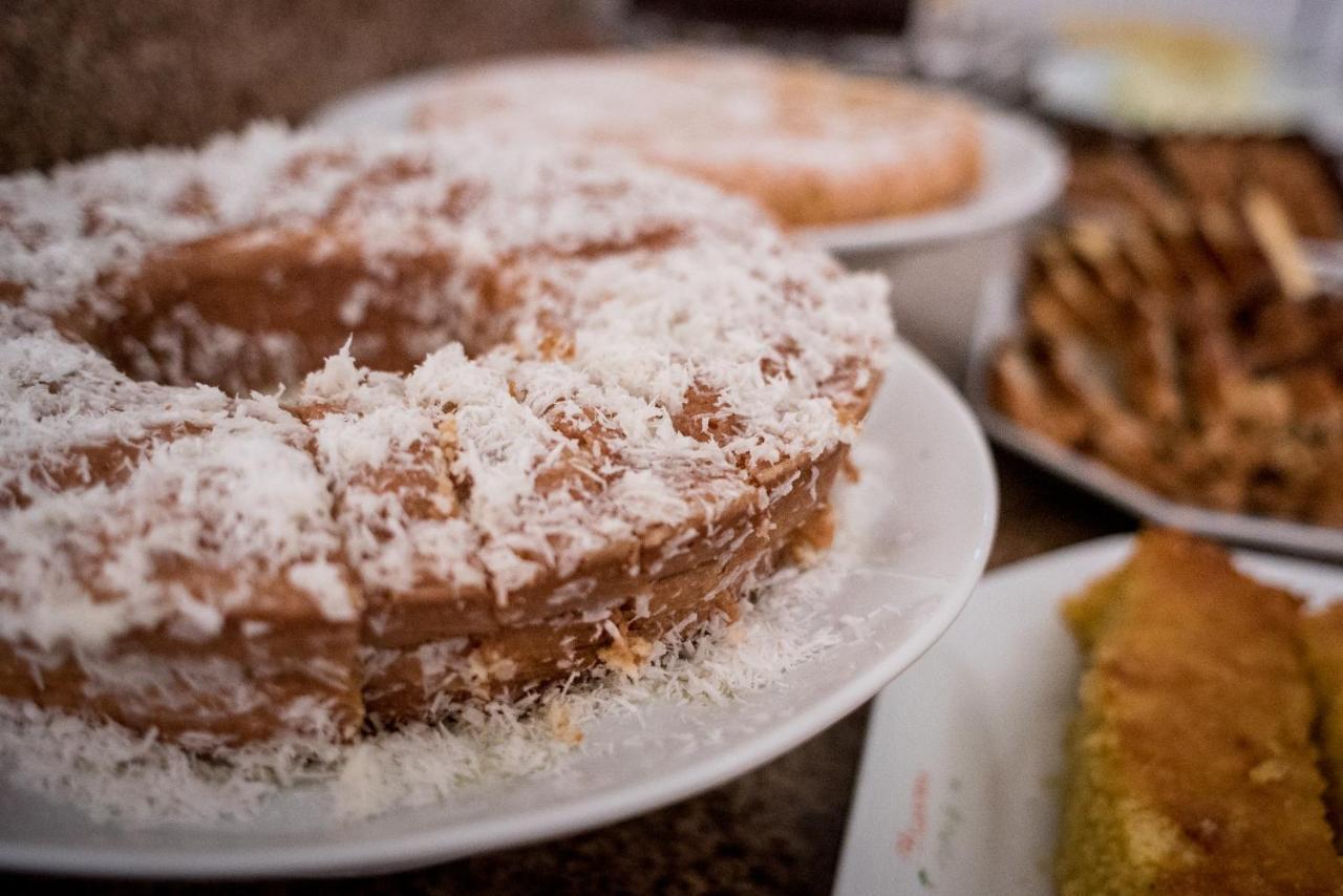 Holambra Garden Hotel Extérieur photo A coconut cake