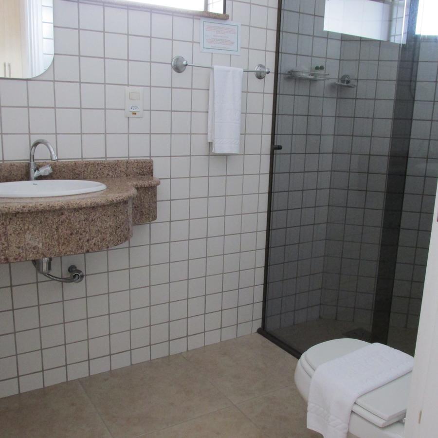 Holambra Garden Hotel Extérieur photo Bathroom with shower cubicle